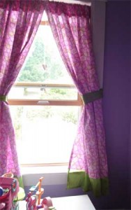 curtains1 I envision some pink beads hanging from the green tiebacks. Yet more embellishing to do!